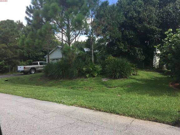 3rd image of 383 SW Film Ave