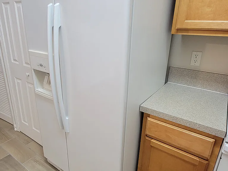 Side by side fridge with ice and water dispenser
