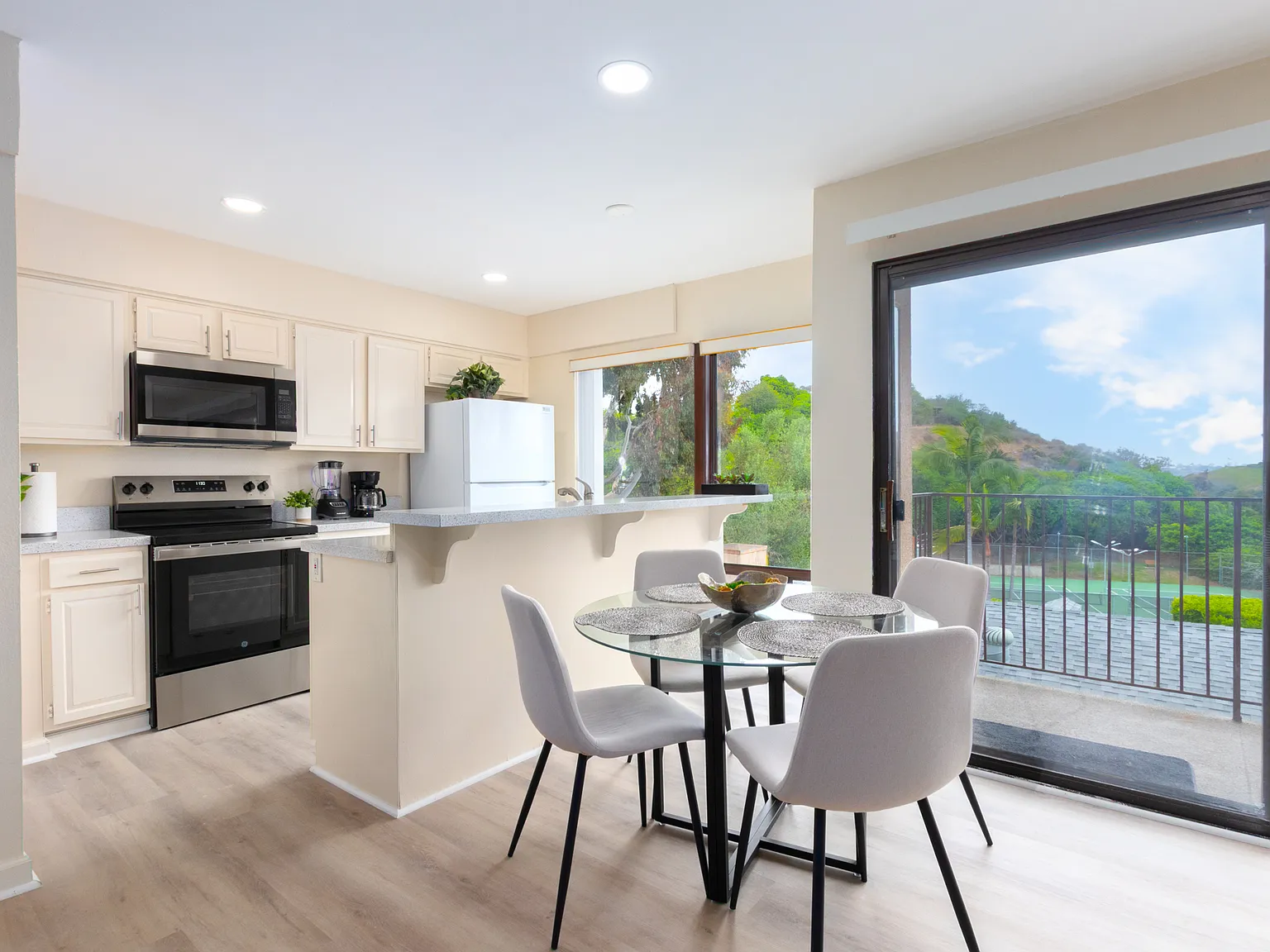 1 bed, 670 sqft, $2,950 — Photo 4