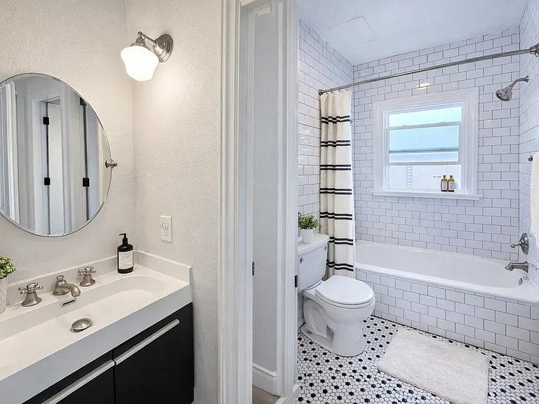 412 S Lake St Property — Photo 4