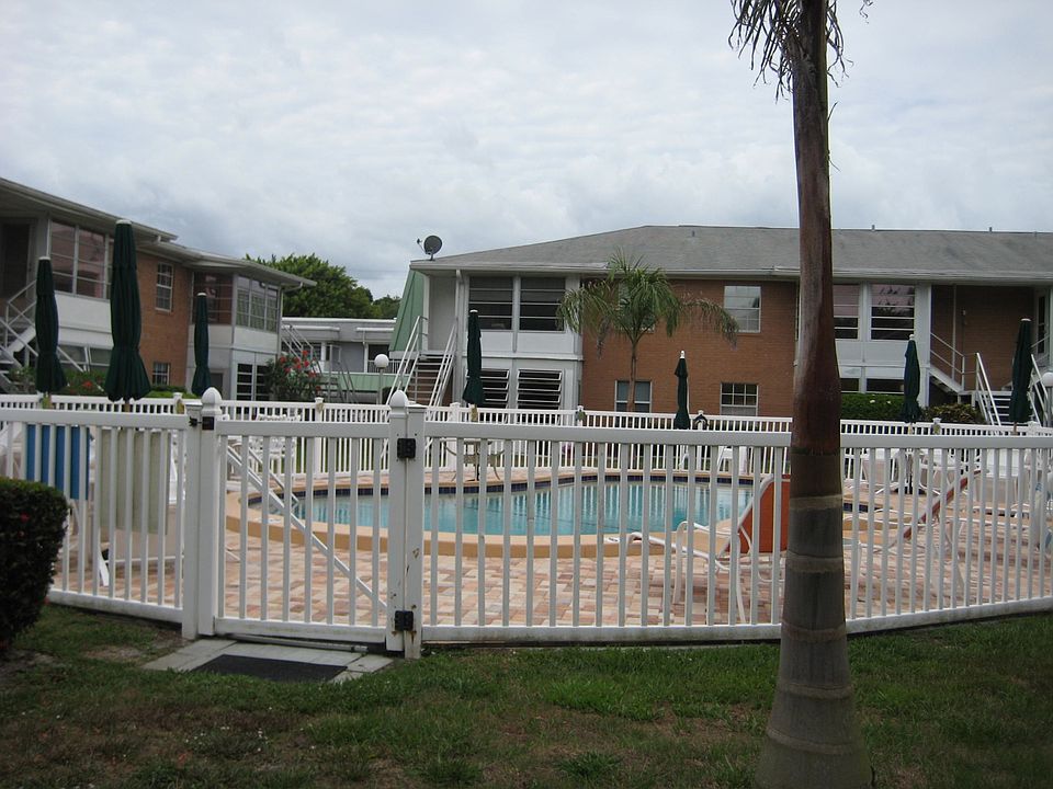 1st image of 22333 Edgewater Dr #B