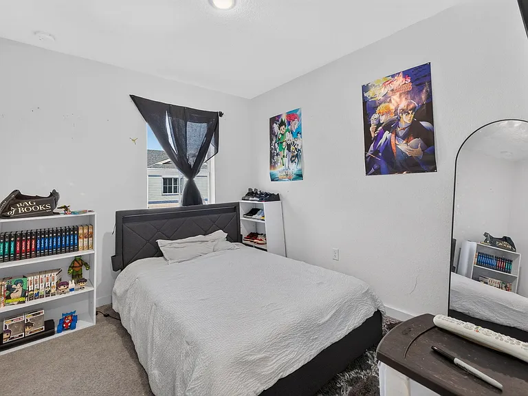 608 NE Waters Edge Ln — Photo 31