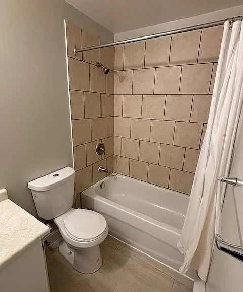 625 Glengarry Blvd — Photo 2
