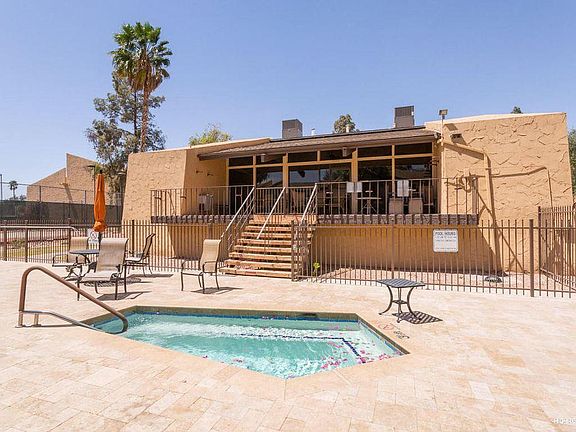 Clubhouse with jacuzzi