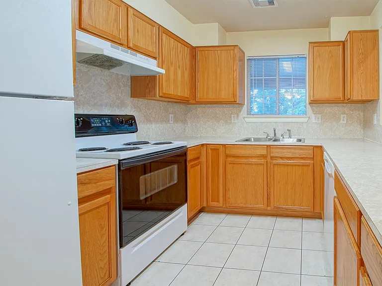 1203 Lovett St — Photo 10