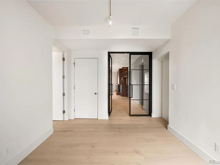 1133 Race St #16B — Photo 27