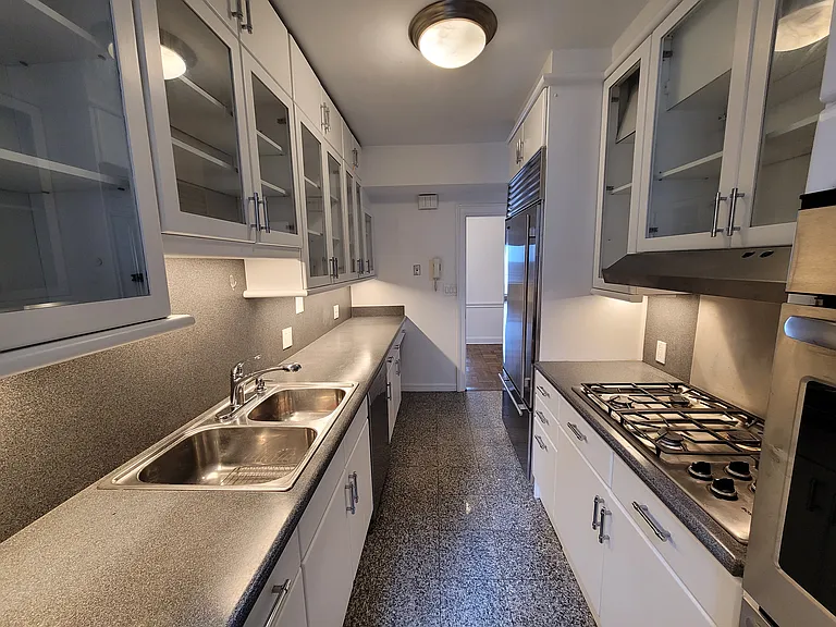 40 Central Park S #16D — Photo 8