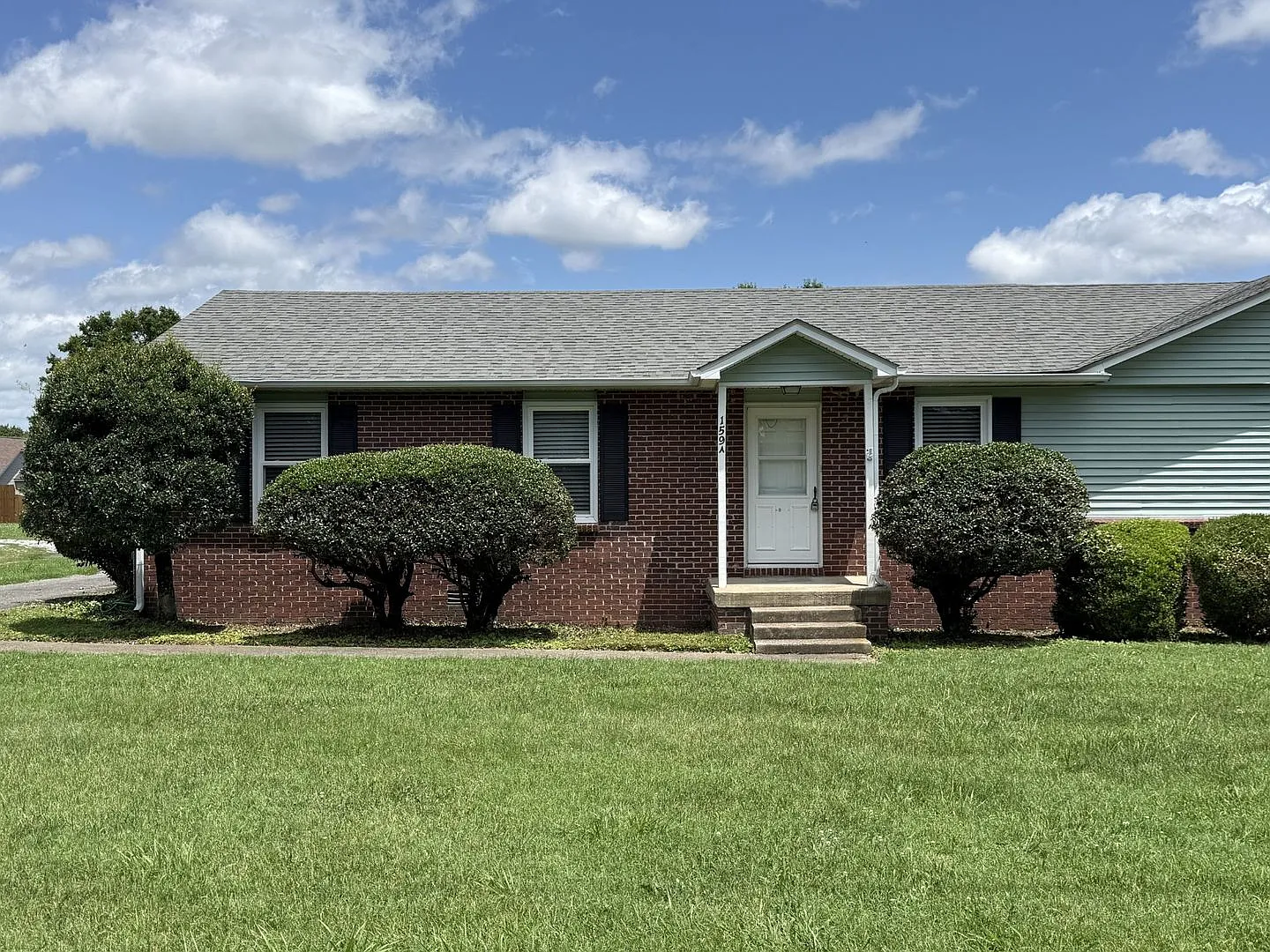 3 Bedroom, 1.5 Bath in Great Location — Photo 3