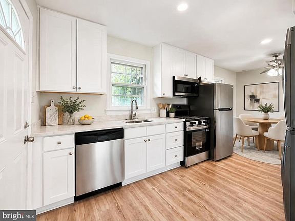 3rd image of 1212 Elfin Ave