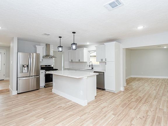 4th image of 14041 Utopia Drive
