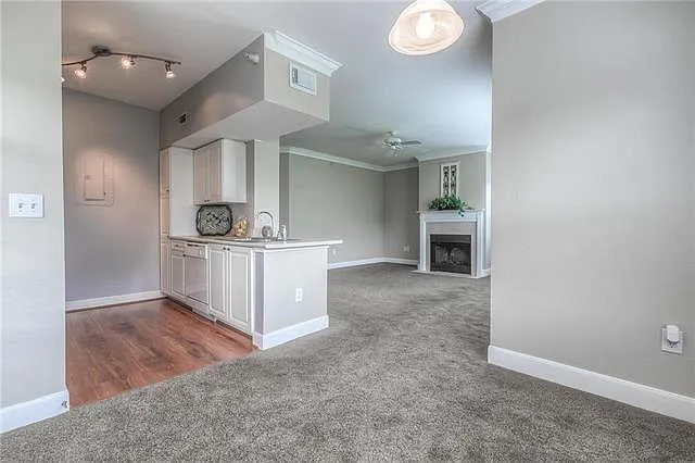 11610 Tomahawk Creek Pkwy — Photo 20