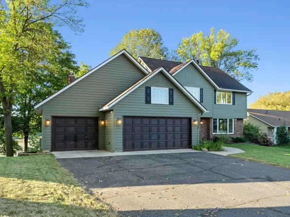 15386 Village Woods Dr, Eden Prairie, MN 55347
