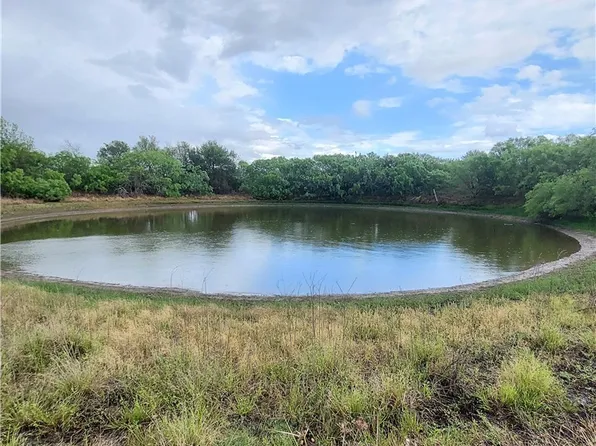 1060 Fox Ln, Lockhart, TX 78644