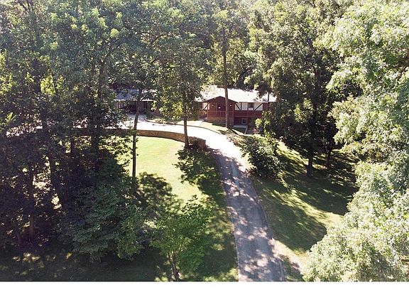 3rd image of 15 S Pind Wood Ln
