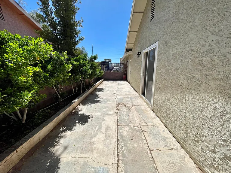 668 Otono Dr — Photo 38