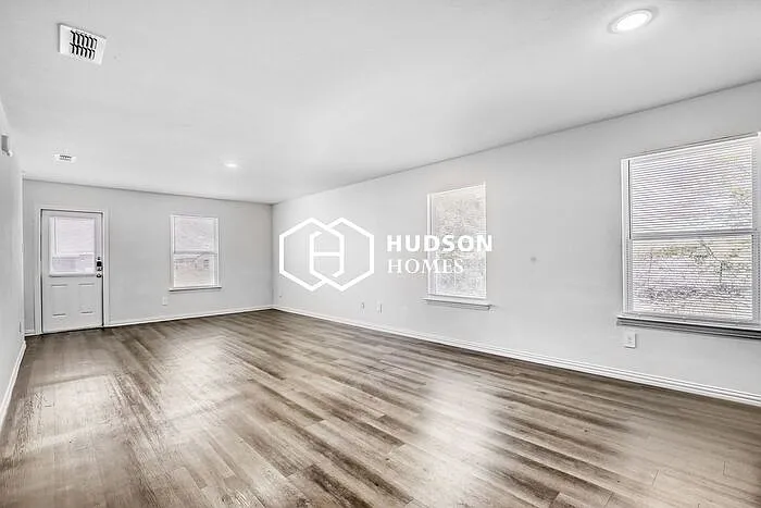 3 bed, 2.0 bath, 1571 sqft, $1,475 — Photo 3