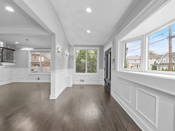 54 Lawton Avenue image 21 of 26