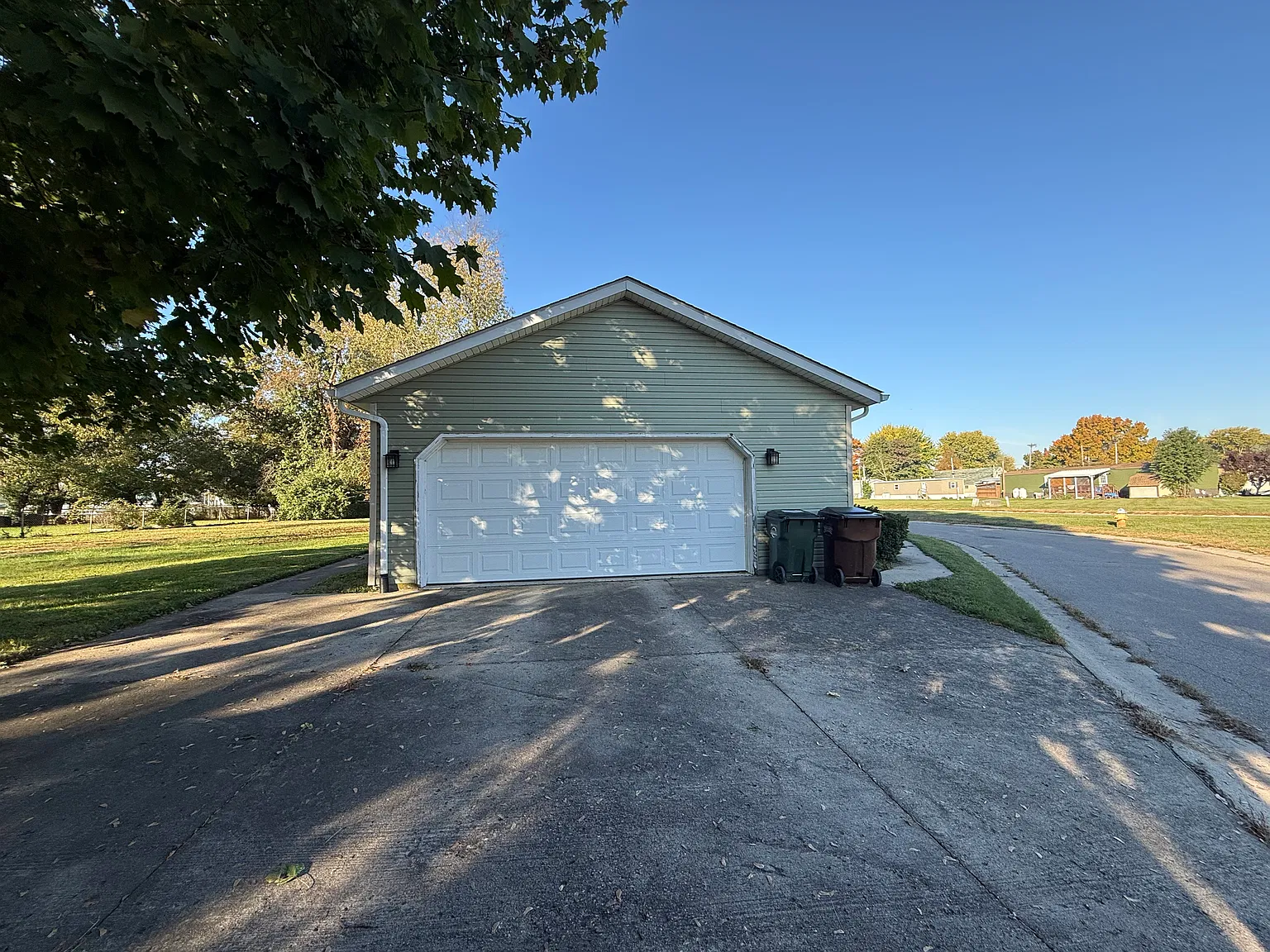 2 bed, 2.5 bath, 1433 sqft, $1,500 — Photo 2