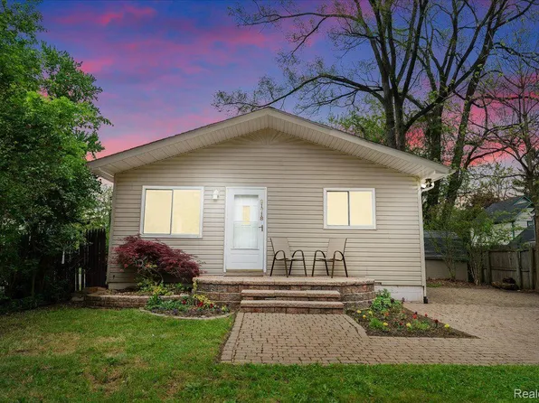 21718 Jefferson St, Farmington Hills, MI 48336