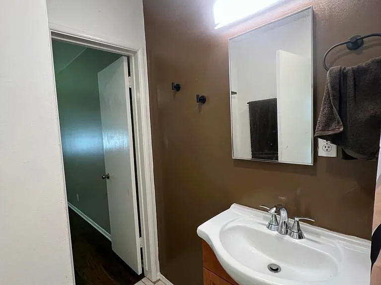 255 E Center St — Photo 11