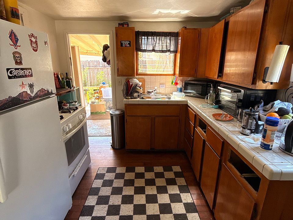2nd image of 1466 Ridgeway St #B
