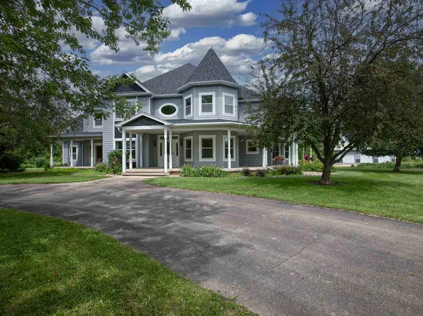 W7214 Fox Hollow Ln, Greenville, WI 54942