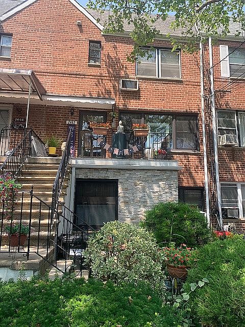 1st image of 2462 Bragg St