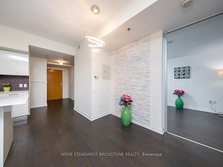 375 King St W #506 — Photo 20