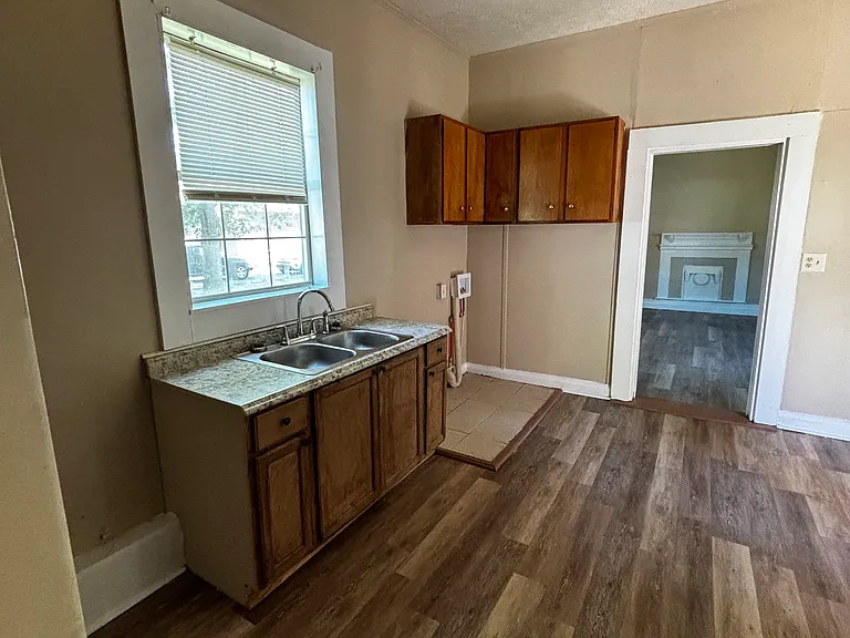 907 S Broad St — Photo 5