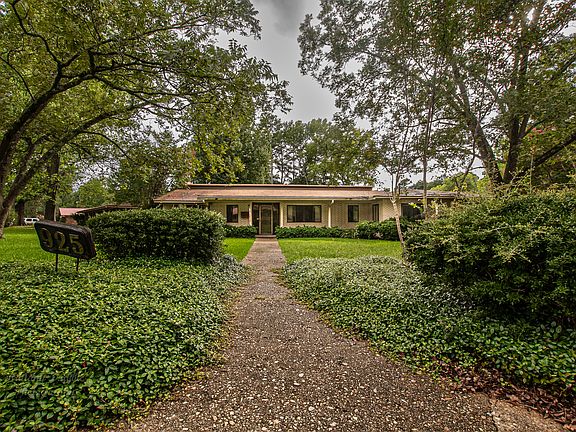 2nd image of 925 Crestwood Dr