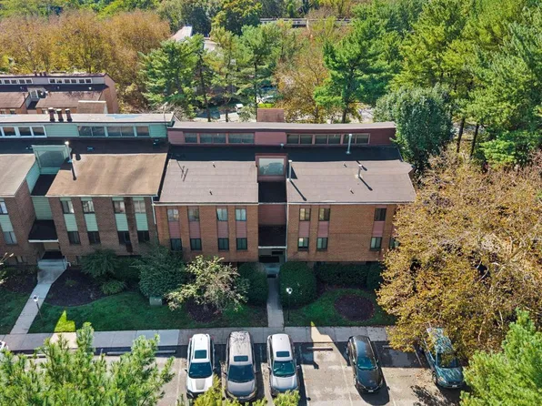 1 Windblown Ct Unit T2, Baltimore, MD 21209