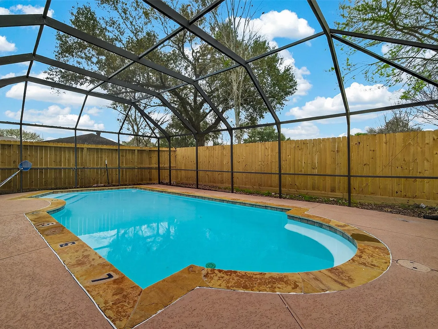 3 bed, 2.0 bath, 1715 sqft, $2,500 — Photo 4