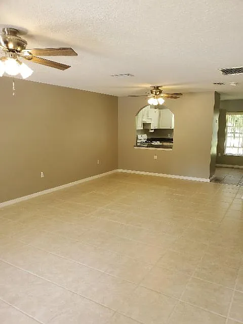 Building Photo - 895 N Rembrandt Way