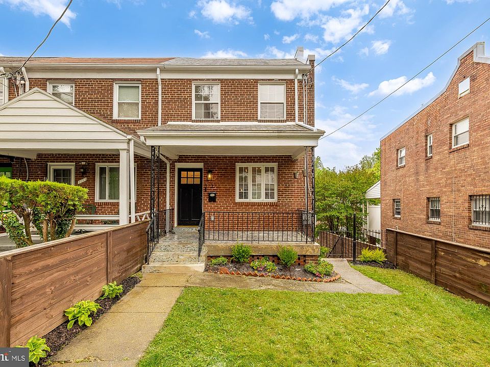 1st image of 3131 Lyndale Pl SE