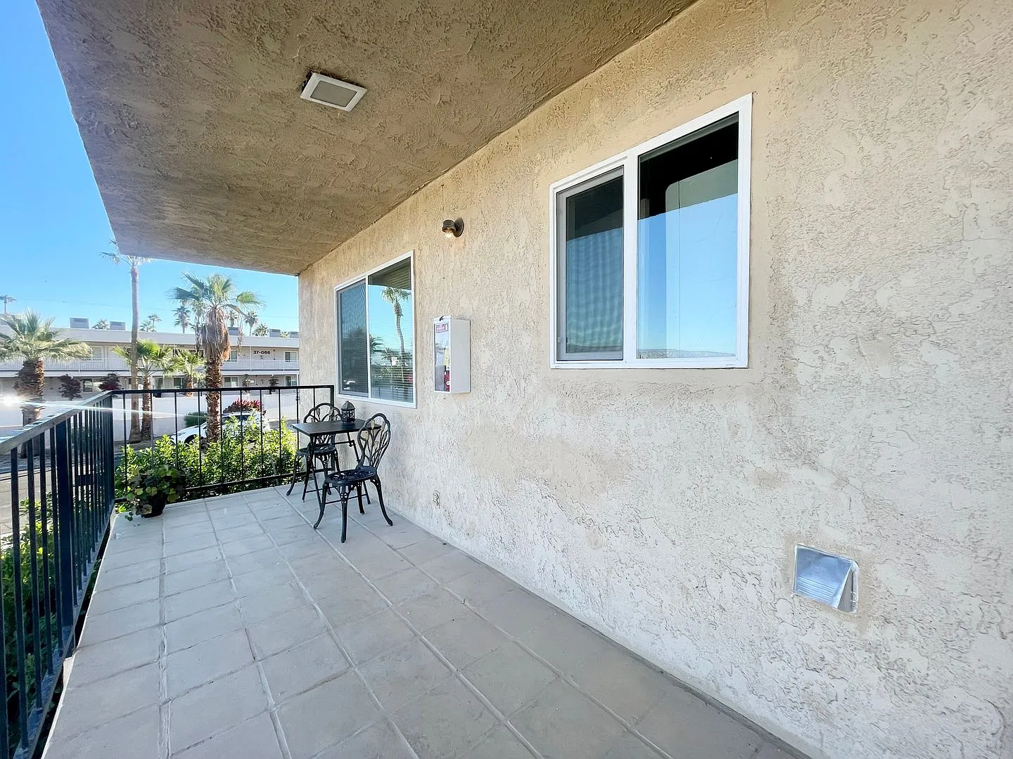 Coming Soon! 2 Bedroom 2 Bathroom Apartment In Cathedral City — Photo 1