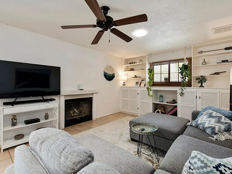 3117 S Jentilly Ln — Photo 31