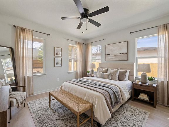 5th image of 4415 Castor St