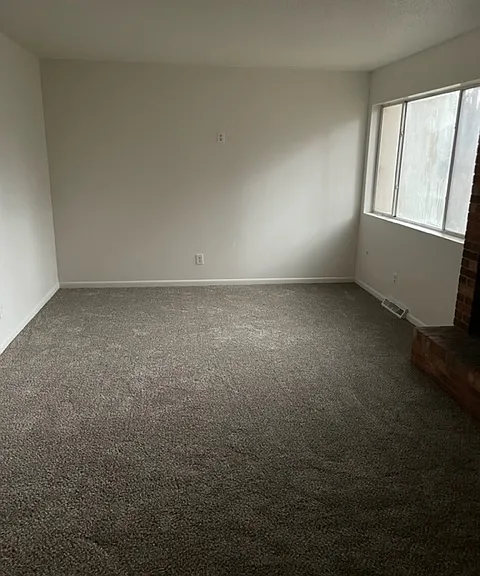 210 Charleston Ave — Photo 4
