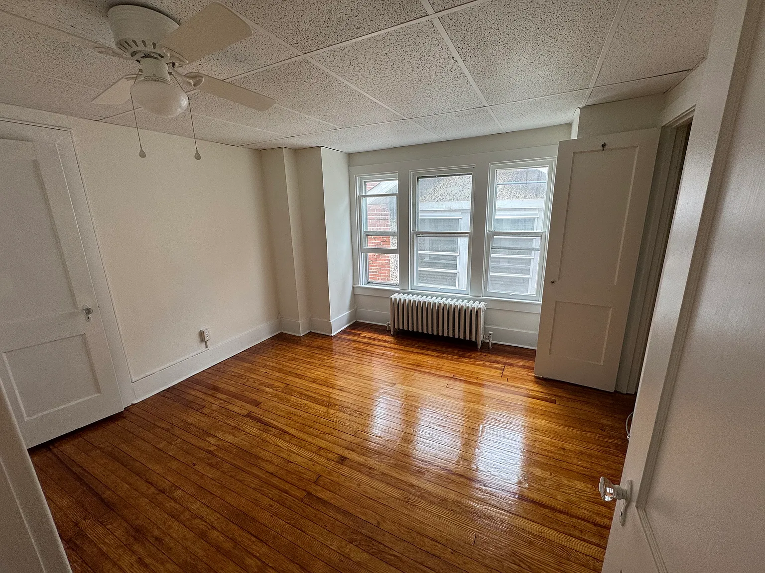 3 bed, 1308 sqft, $2,300 — Photo 4