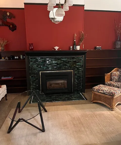 Formal Living Room
Gas Fireplace