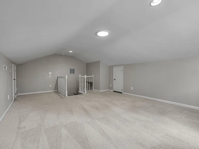 128 Clarendon Cir — Photo 25