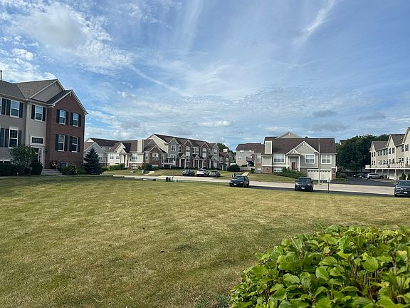 3rd image of 1567 Deer Pointe Dr Unit 604