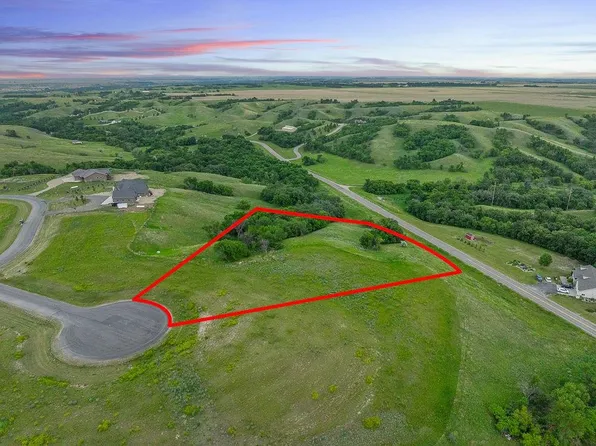 5004 24th St SE, Minot, ND 58701