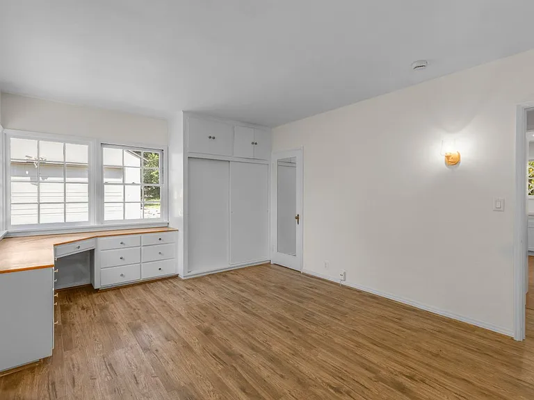 2151 N Altadena Dr — Photo 13