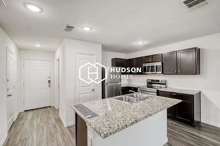 2829 Oakdale St — Photo 5