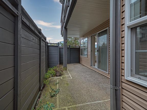 5th image of 689 Park Rd #20