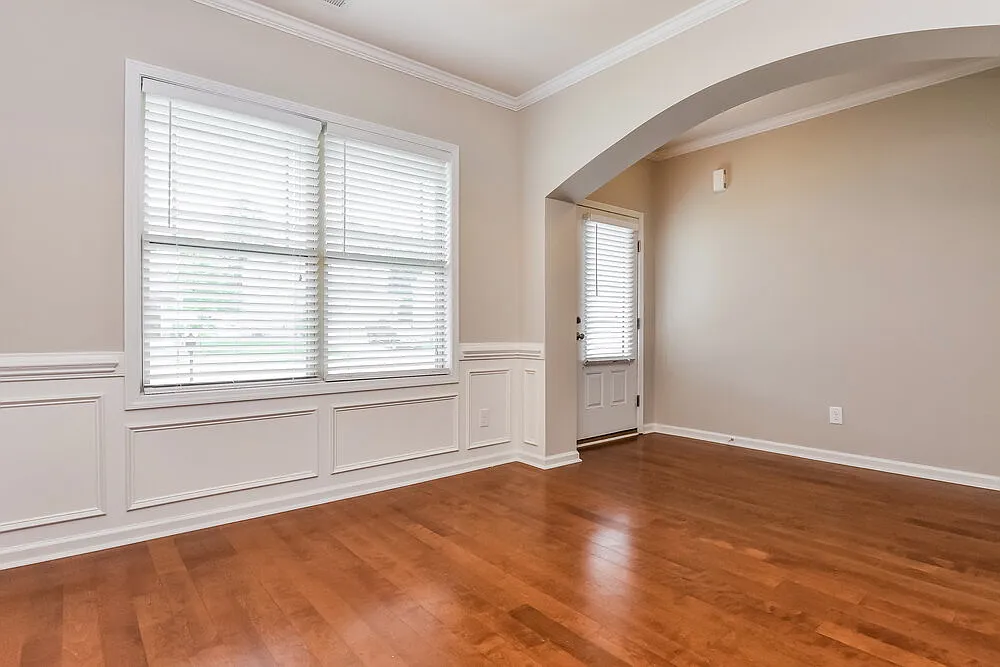 4 bed, 2.5 bath, 1935 sqft, $2,140 — Photo 4