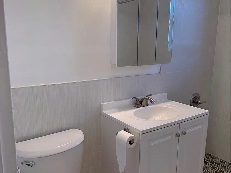 347 Quincy Ave — Photo 7