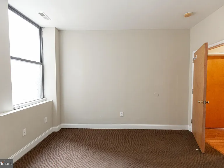 220-2 S 16th St #402 — Photo 31