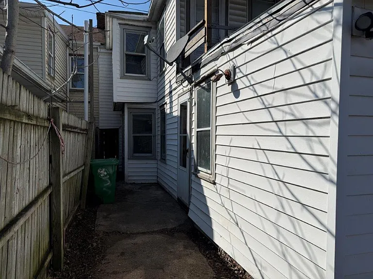 457 N Pitt St — Photo 40